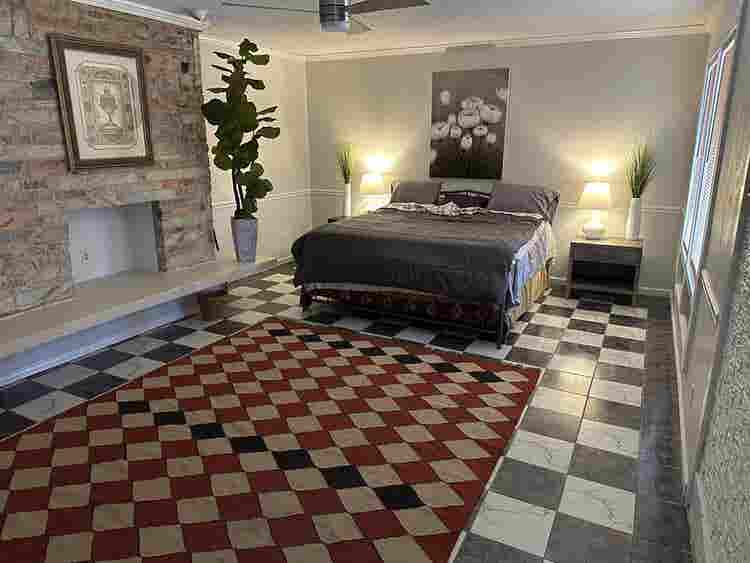 Rooms Available (Pascagoula)