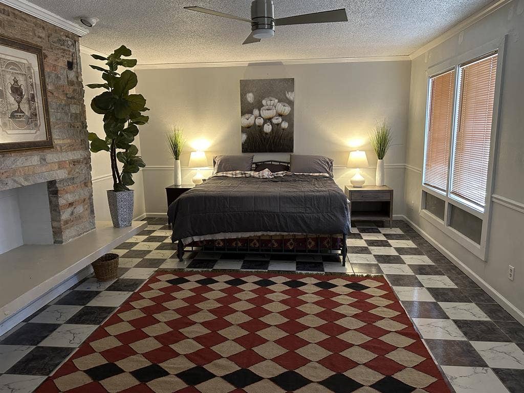 Rooms Available (Pascagoula)