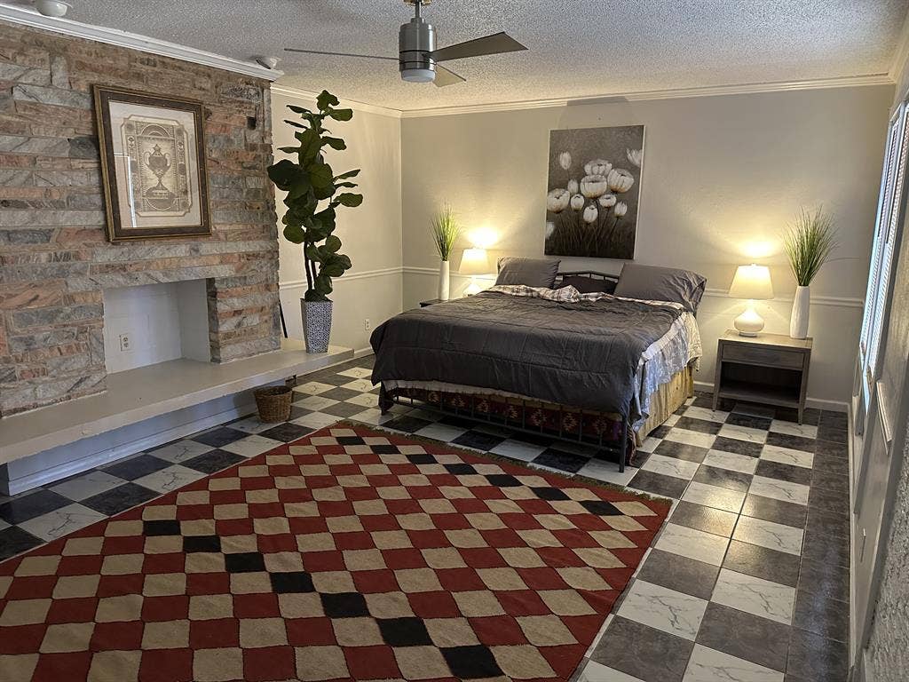 Rooms Available (Pascagoula)
