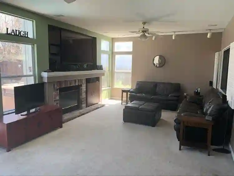 4 bedroom house with a pool