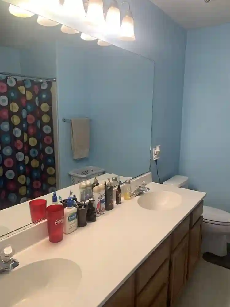 4 bedroom house with a pool