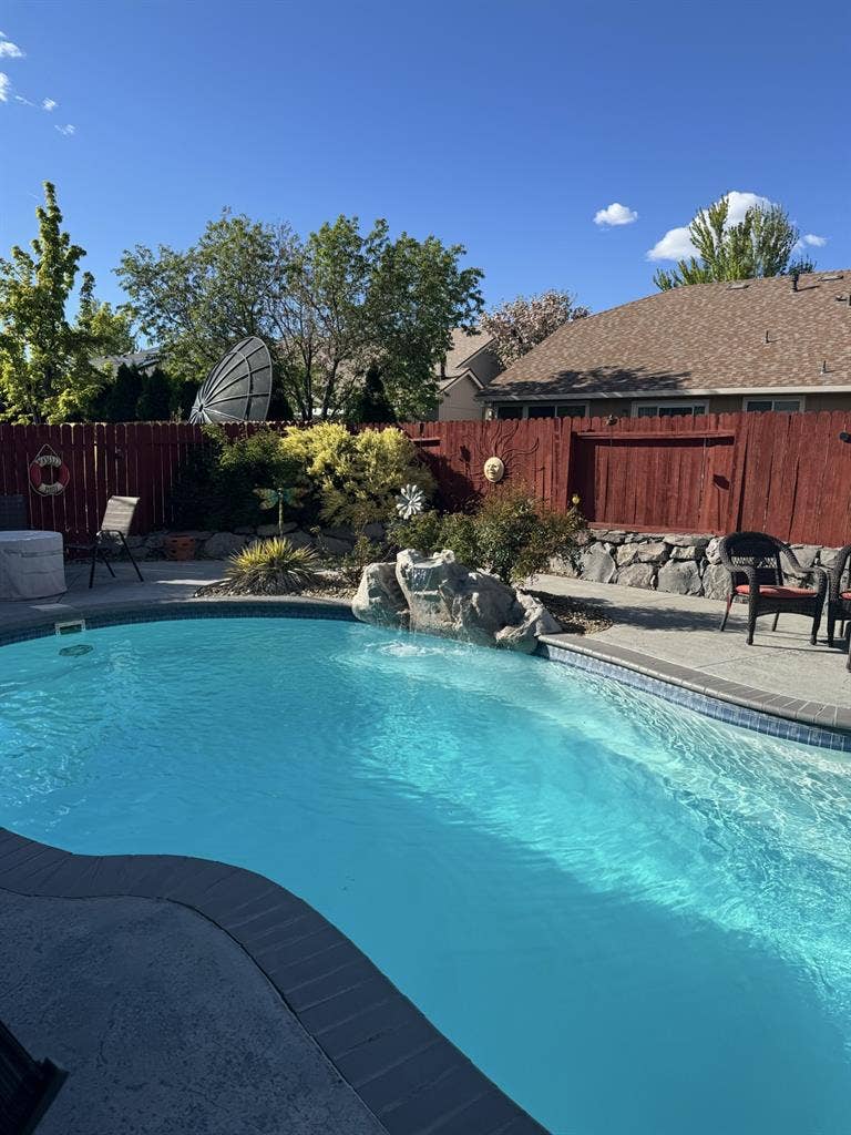 4 bedroom house with a pool