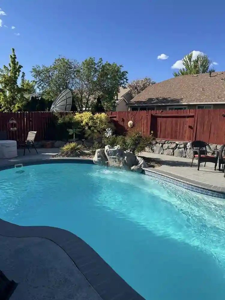 4 bedroom house with a pool