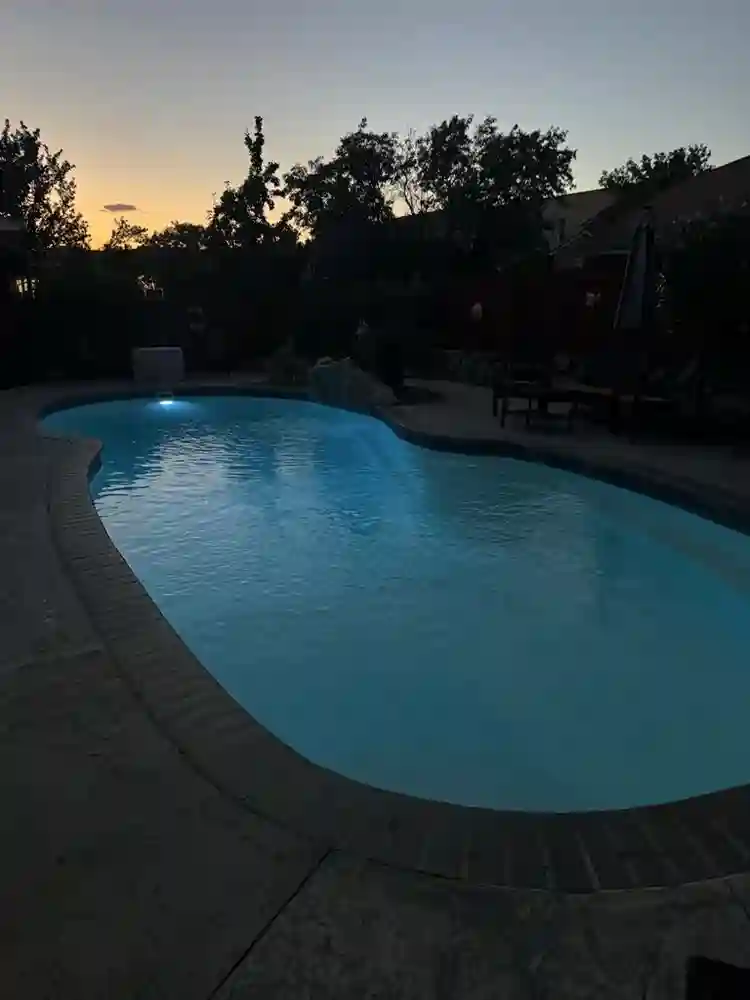 4 bedroom house with a pool