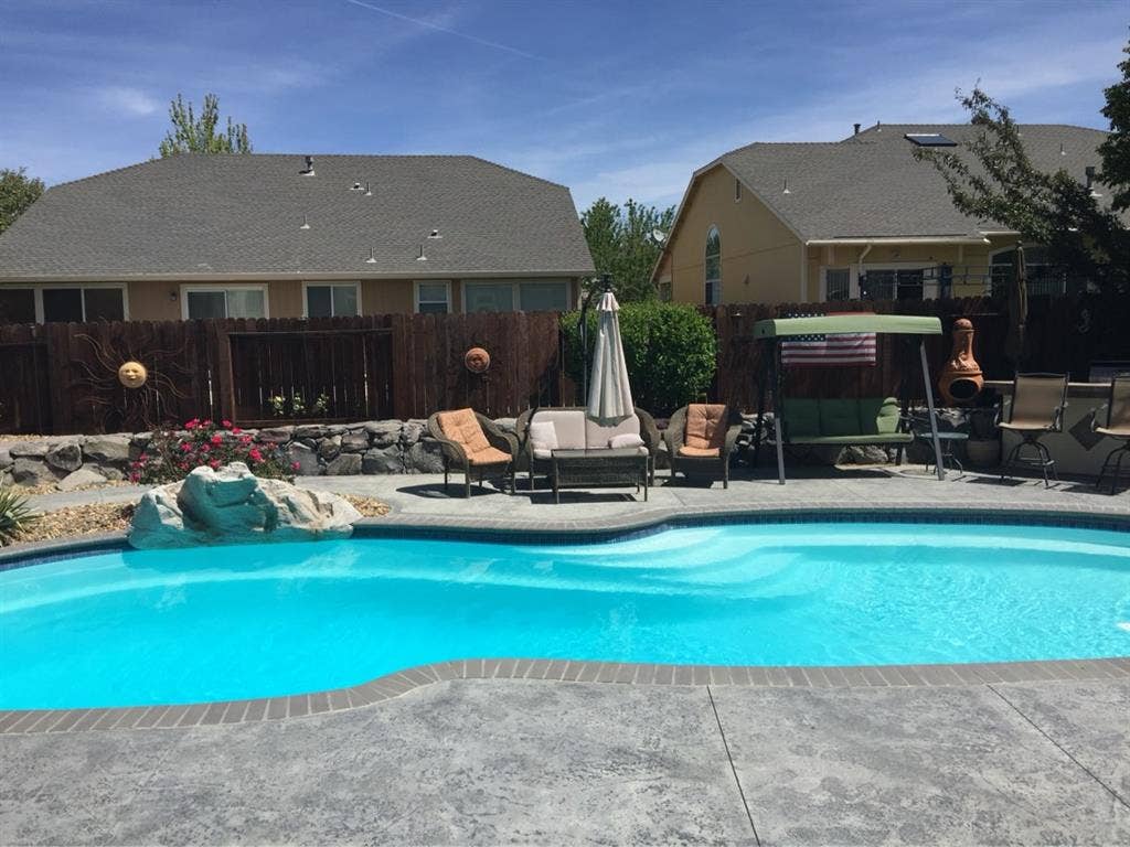 4 bedroom house with a pool
