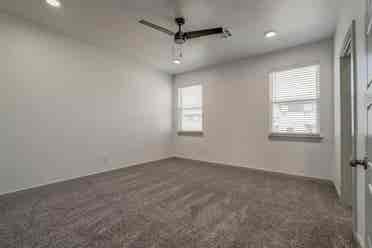 Looking for roomie!