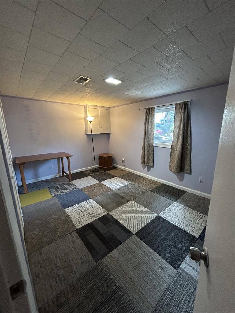 Spacious Room in quiet College Park