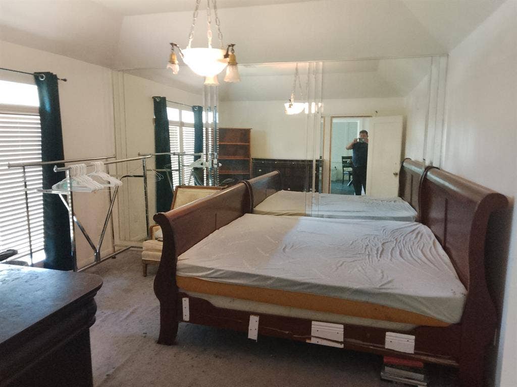 Furnished room, great neighborhood