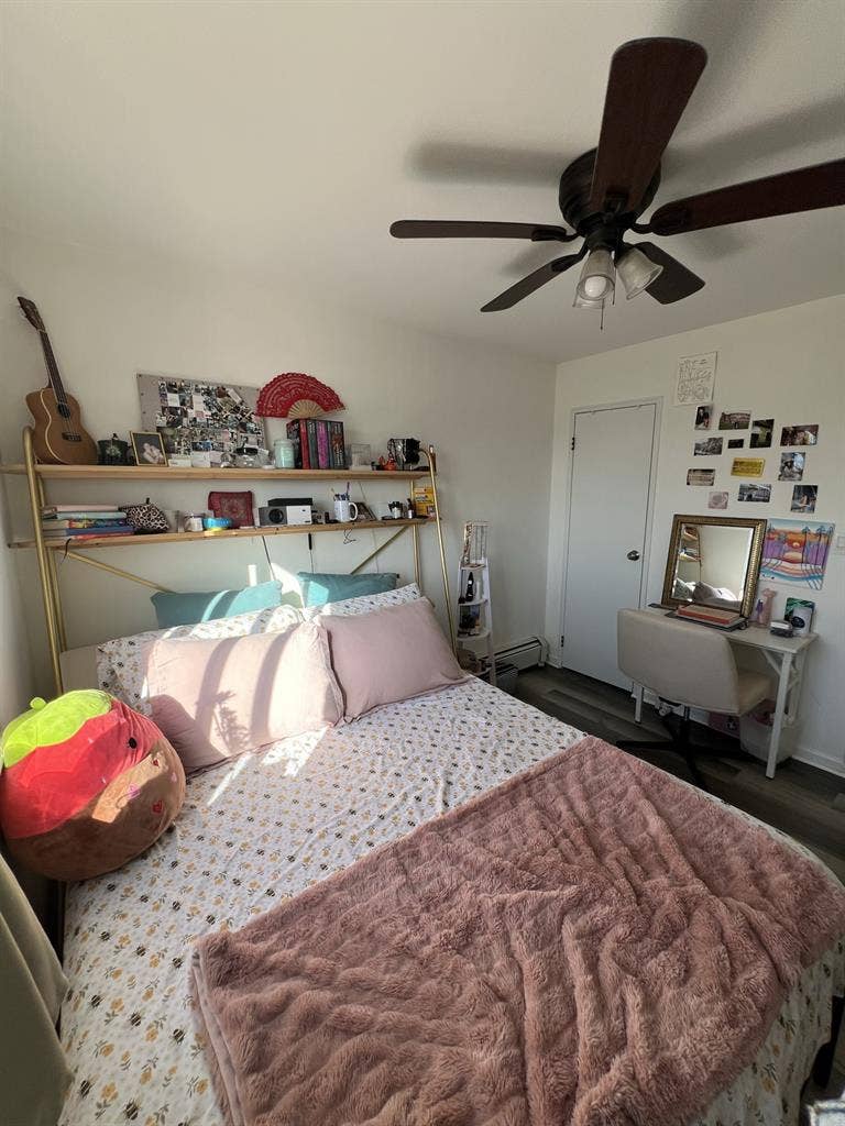 Room for Rent in 3BR in Astoria