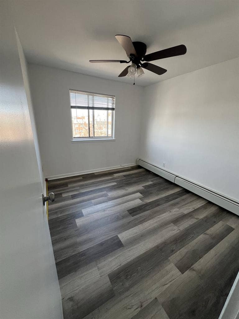 Room for Rent in 3BR in Astoria