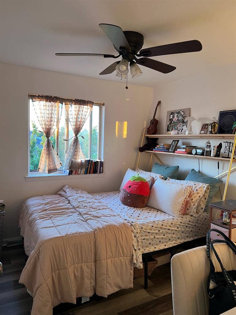 Room for Rent in 3BR in Astoria