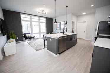 Two Bed Modern Apartment Near UIUC
