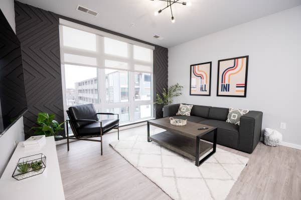 Two Bed Modern Apartment Near UIUC