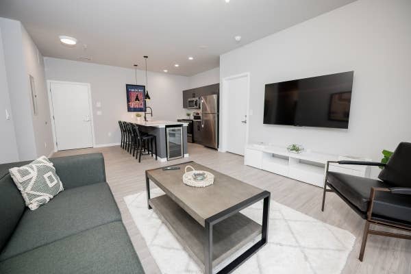 Two Bed Modern Apartment Near UIUC