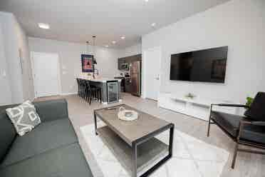 Two Bed Modern Apartment Near UIUC