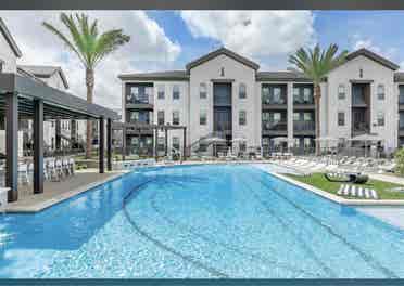 room mate or lease take overr