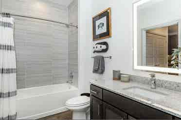 room mate or lease take overr