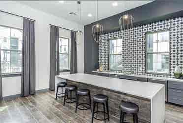room mate or lease take overr