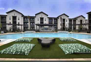 room mate or lease take overr