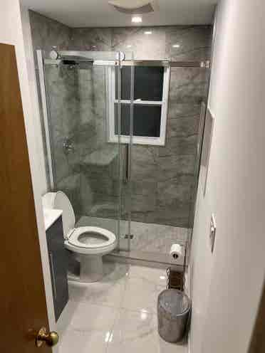 1 room available in a 7 bedrm home
