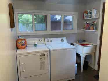 1 room available in a 7 bedrm home