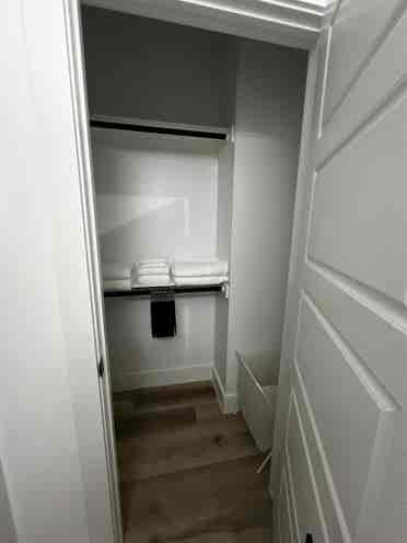 1 bd / 1 bath in modern house
