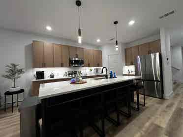 1 bd / 1 bath in modern house