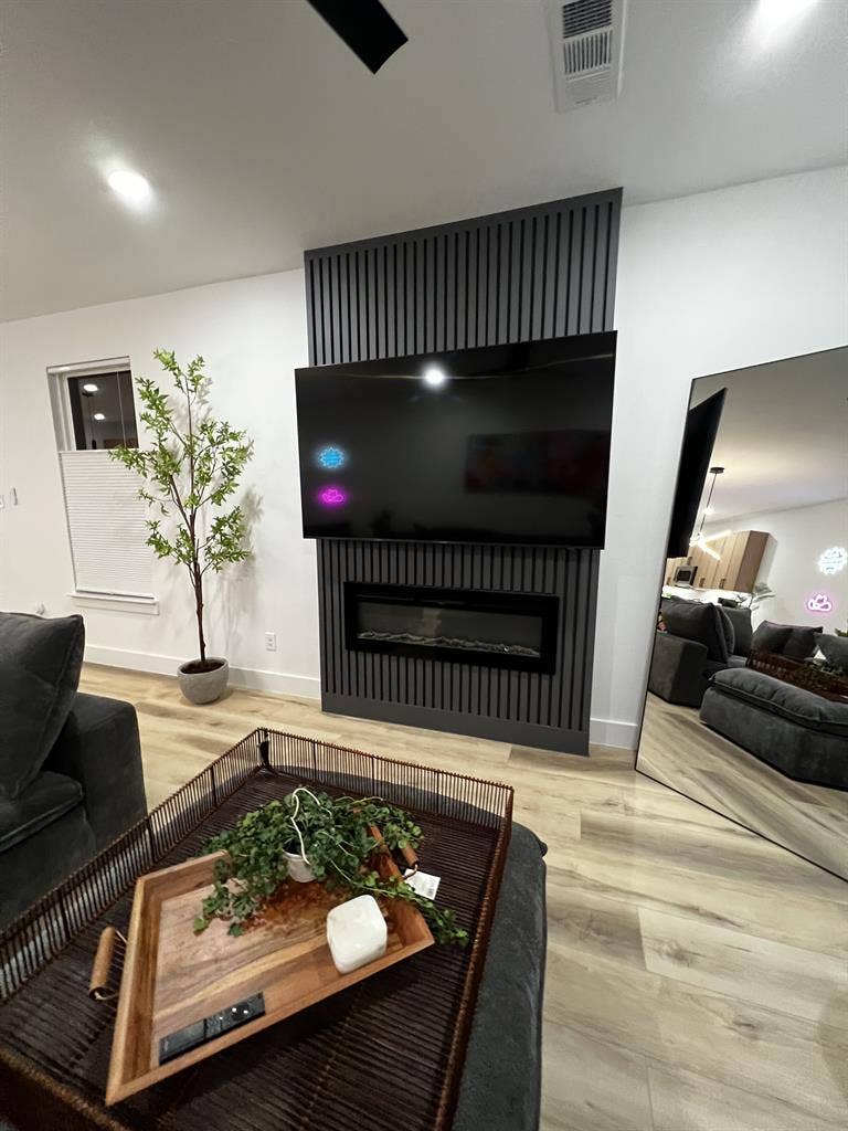 1 bd / 1 bath in modern house