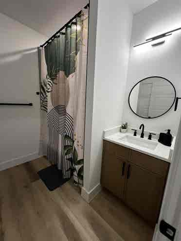 1 bd / 1 bath in modern house