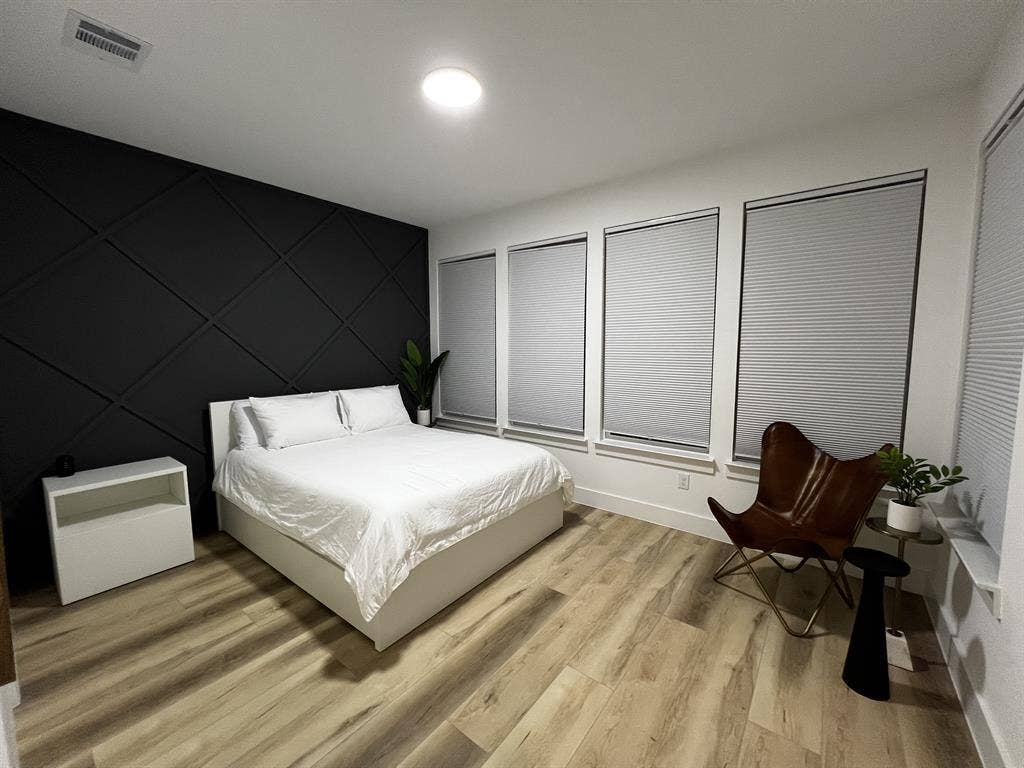 1 bd / 1 bath in modern house