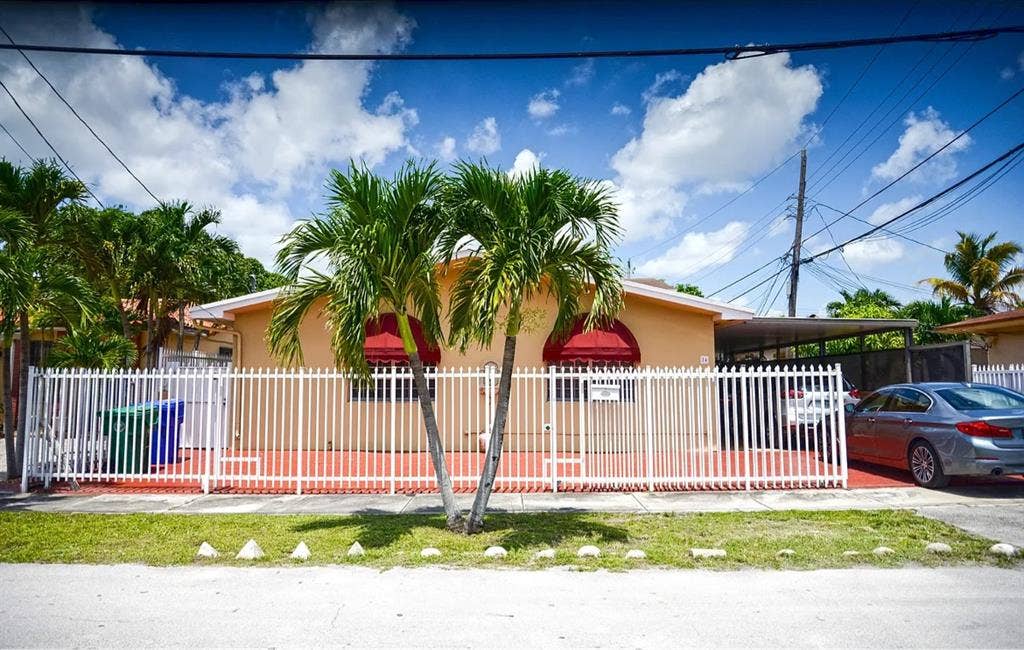 Room for rent in heart of Miami!