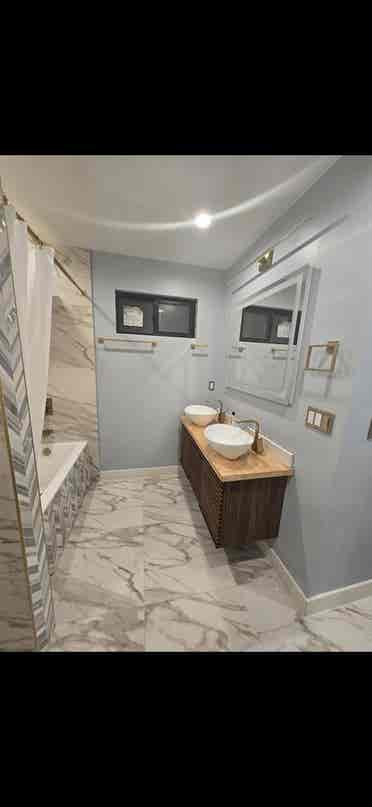 Room available in 4 Bdrm house.