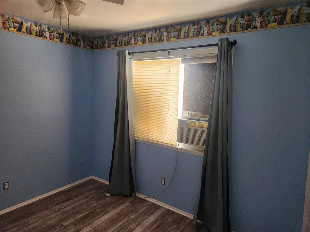Clean/quiet room for rent in Corona