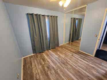 Clean/quiet room for rent in Corona