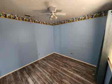 Clean/quiet room for rent in Corona