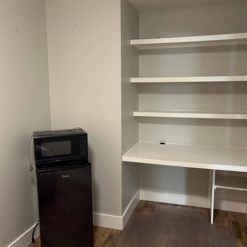 Single person room for rent