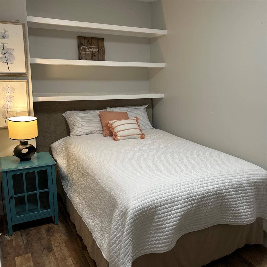Single person room for rent