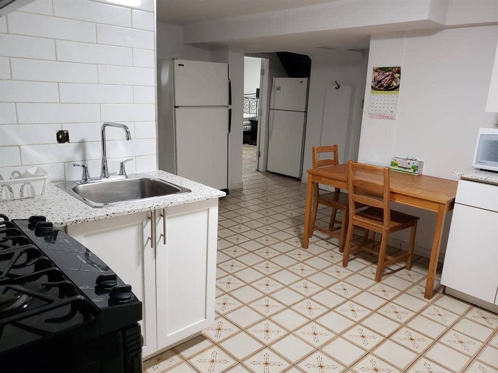 2 spacious private BR in 3BR suite