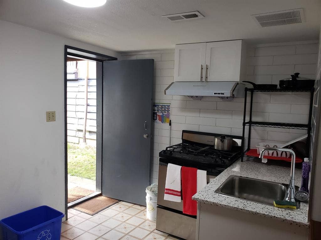 2 spacious private BR in 3BR suite