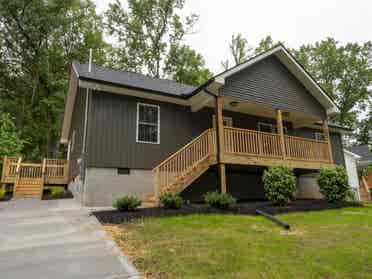Rooms in a house  min from UTK