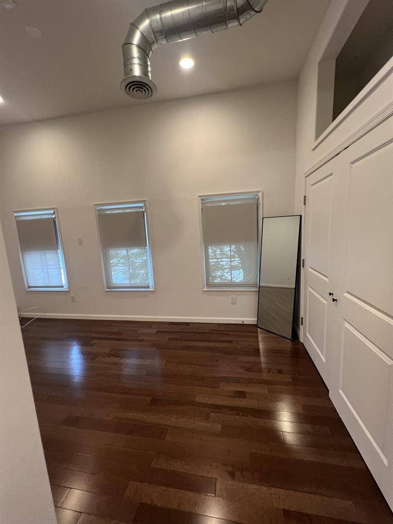Looking for 1 roommatee