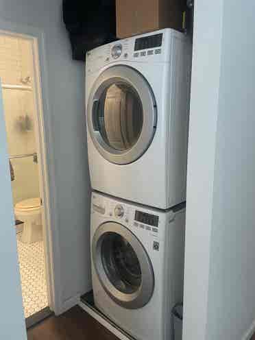 Looking for 1 roommatee