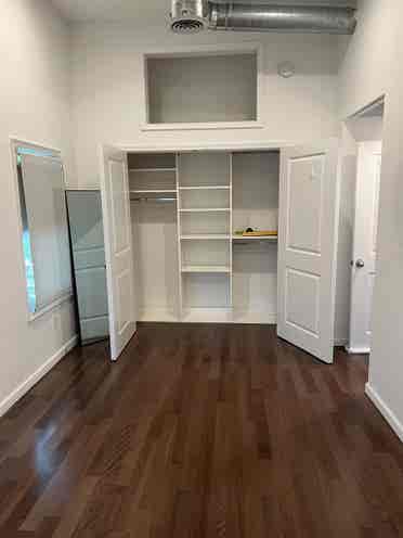Looking for 1 roommatee