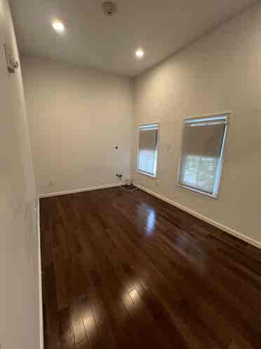 Looking for 1 roommatee
