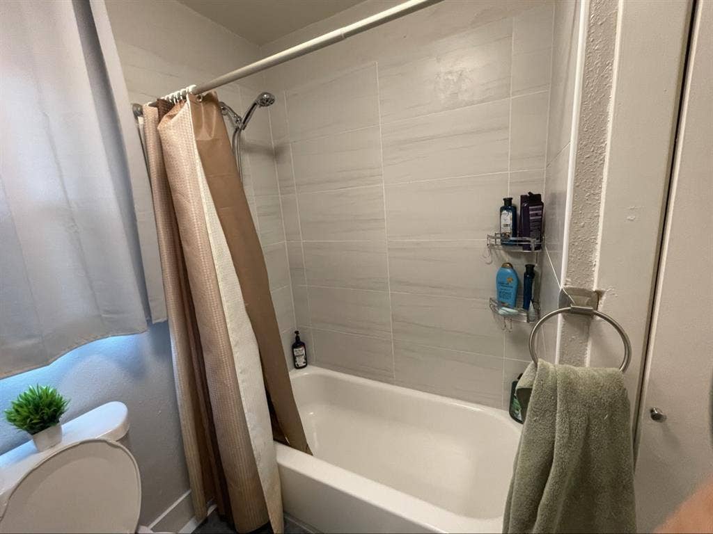 Room for Rent in Cozy 3BR House