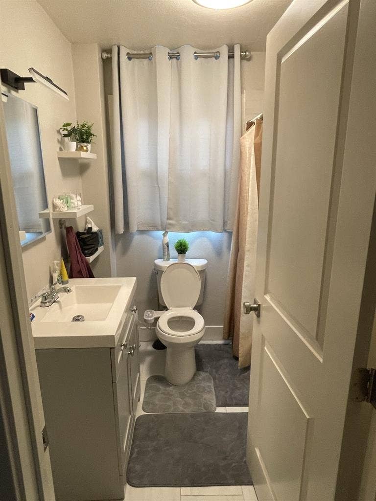 Room for Rent in Cozy 3BR House