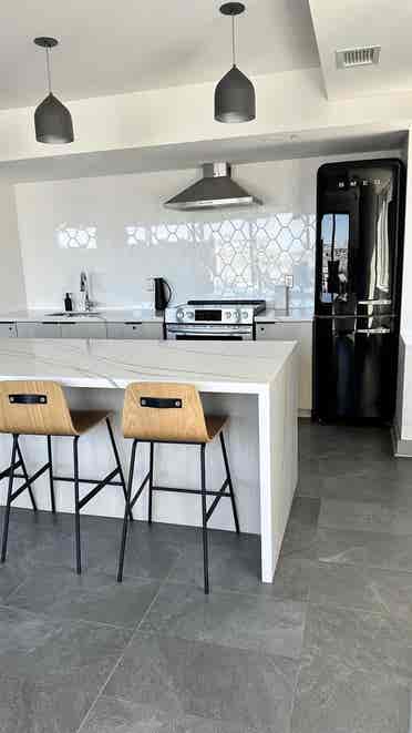 Summer Sublet May-Aug Bt