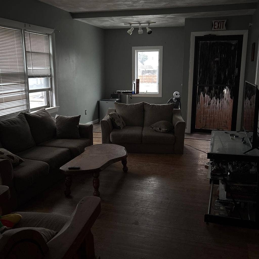 Roommates wanted for