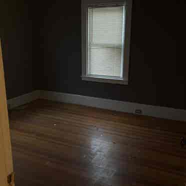 Roommates wanted for