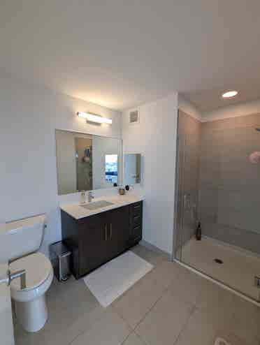 Corner Unit with City View Sublease